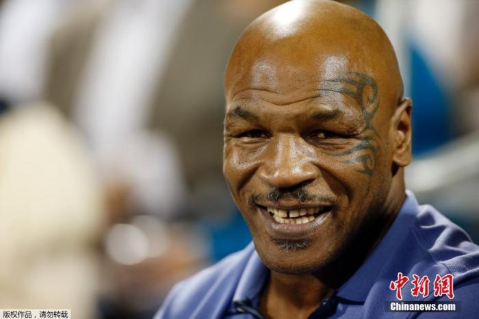 58岁拳王泰森复出对阵27岁网红拳手保罗，整场