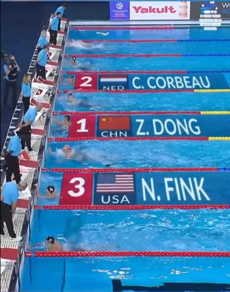 中国双冠王：董志豪逆转夺金，接力赛再添一金