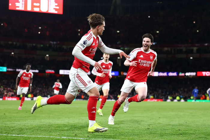 16岁少年道曼英超最年轻破门，阿森纳双线告捷争