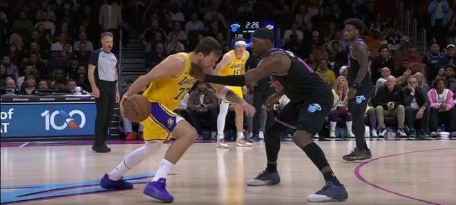 东契奇60分+詹姆斯三双 湖人双星闪耀热火主场