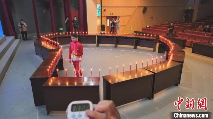 福建宁德寿宁县下党乡青年谢德胜一分钟内用双